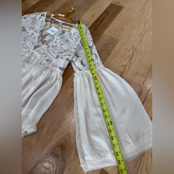 Altered State - NWT Elegant Lace V-Neck Top in Cream XL - Picture 8 of 9
